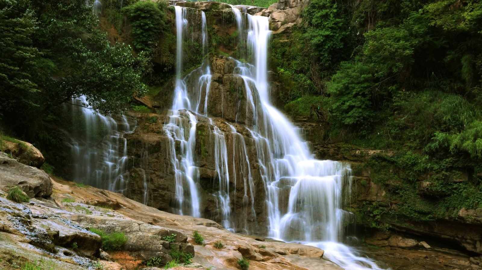 to top waterfalls in Pakistan