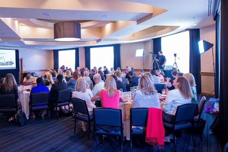 7 Effective Conference Marketing Tips for Event Organizers
